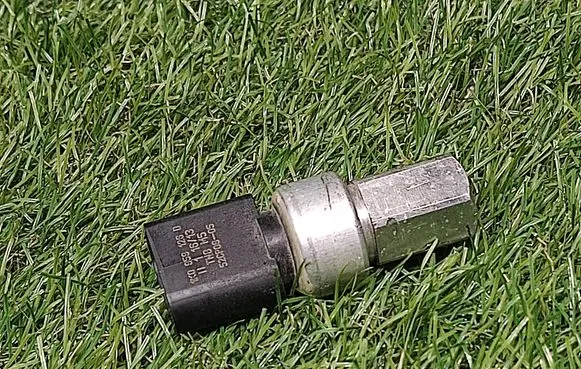 Air conditioning (A/C) pressure sensor