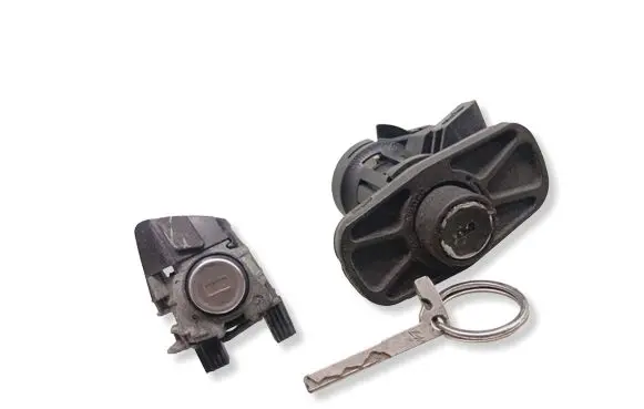 Mercedes-Benz E W212 Front door lock (next to the handle) A2047500061