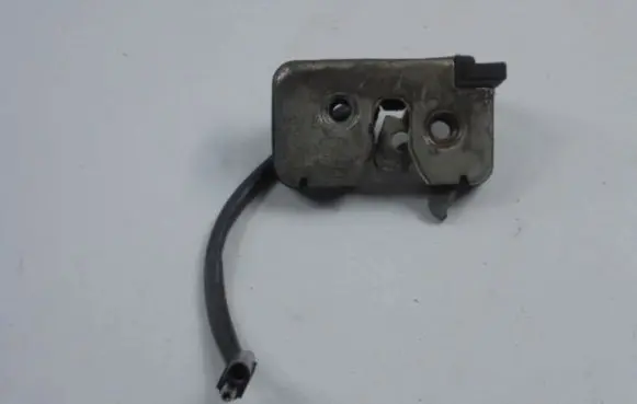 Ford Sierra Tailgate/trunk/boot lock/catch/latch 83BBN43102AA