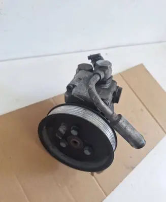 BMW 5 E60 E61 Power steering pump 678084802
