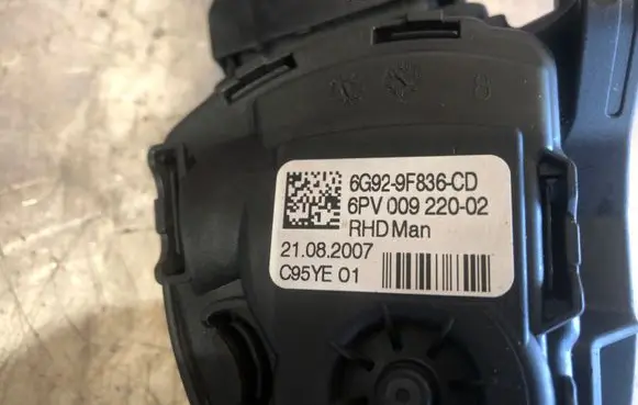 Volvo V70 Accelerator throttle pedal 6G929F836CD