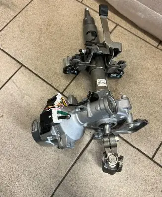 Suzuki Swift III Steering wheel axle 31390-53R00