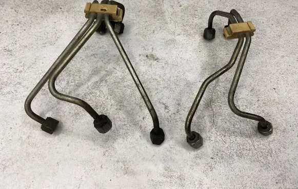 Volvo XC90 Fuel injector supply line/pipe 