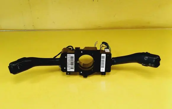 Wiper turn signal indicator stalk/switch
