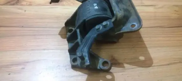 KIA Carens I Engine mount bracket 2k05