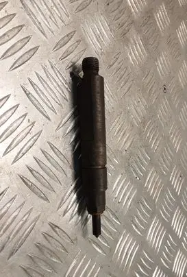 Volkswagen Golf IV Fuel injector 028130201T