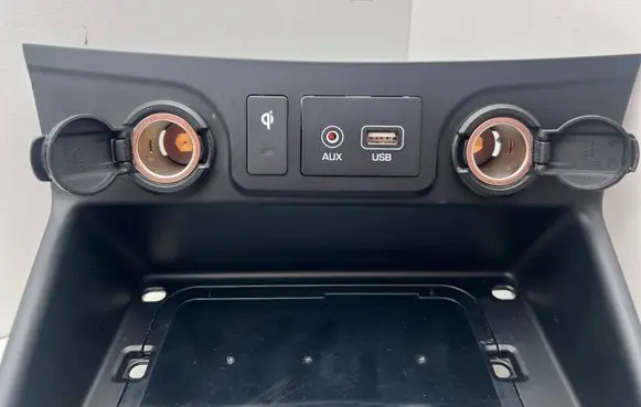 Hyundai Tucson TL USB socket connector 84630-D7AD04X