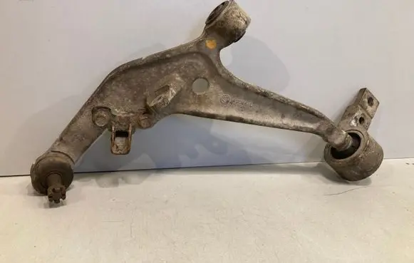 Nissan X-Trail T30 Front lower control arm/wishbone