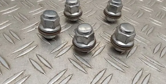 Toyota Auris E180 Nuts/bolts 