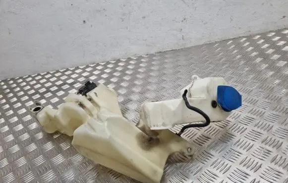 Windshield washer fluid reservoir/tank