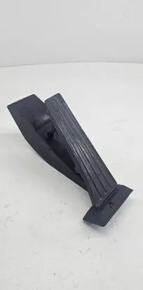 Accelerator throttle pedal