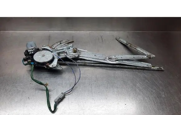 Honda CR-V Front door window regulator with motor