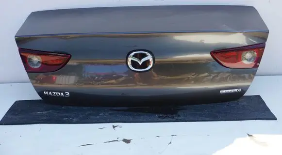 Mazda 3 Truck tailgate