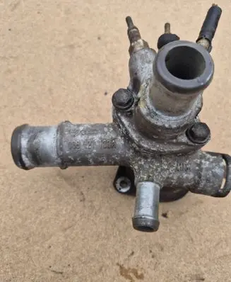 Volkswagen Bora Engine coolant pipe/hose 038121133A