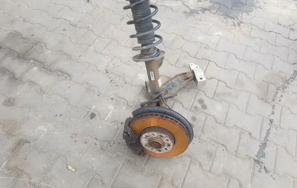 Volkswagen Golf V Front wheel hub spindle knuckle LEWAPRZDPRZEDNIA