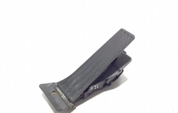 BMW 5 G30 G31 Accelerator throttle pedal 6889822