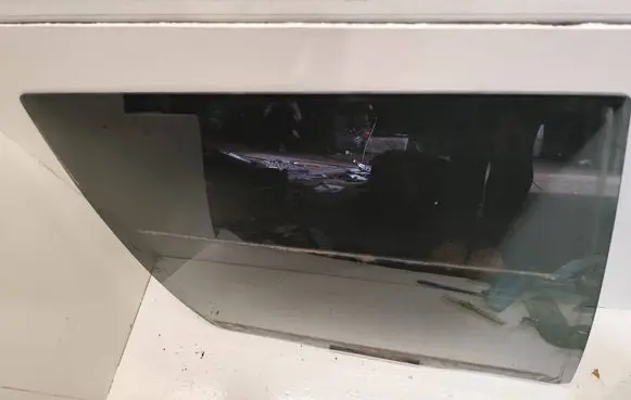 Volvo XC90 Rear door window glass E000199