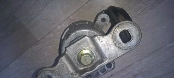 Ford Mondeo Mk III Engine mount bracket hl838m4 2s71-6f012-a