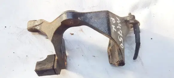 Mazda 6 Engine mounting bracket