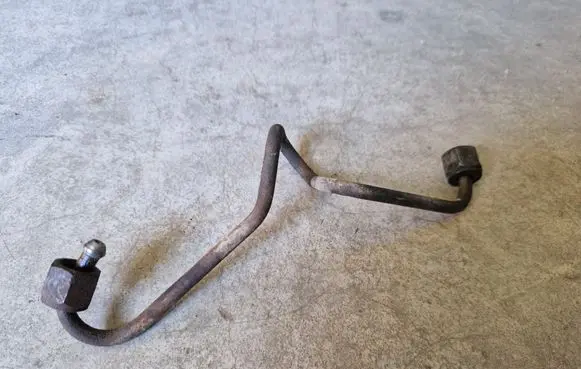 Fuel injector supply line/pipe