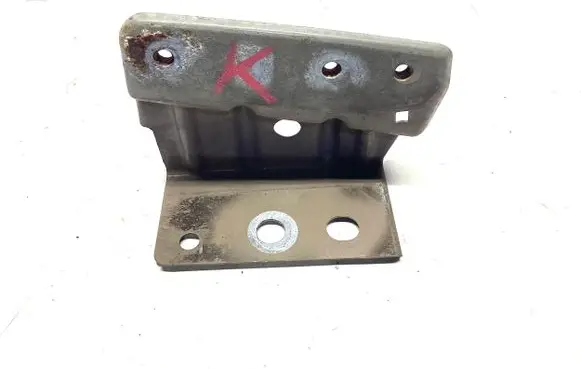 Nissan Qashqai+2 Fender mounting bracket