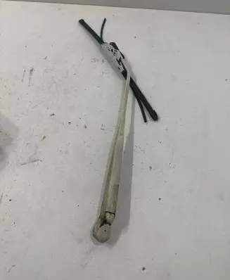 Mitsubishi Pajero Rear wiper blade arm