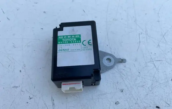 Lexus IS 220D-250-350 Door control unit/module 8974053050