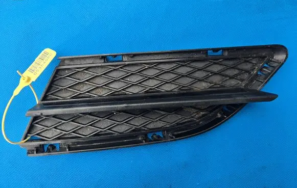 BMW 3 E90 E91 Front bumper lower grill 7138417