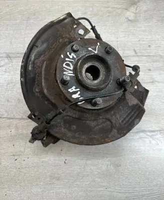 Mitsubishi Grandis Front wheel hub