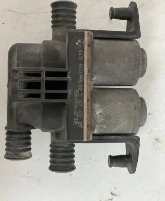 BMW 5 E39 Coolant heater control valve 8374995