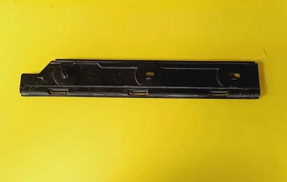 Rear bumper mounting bracket