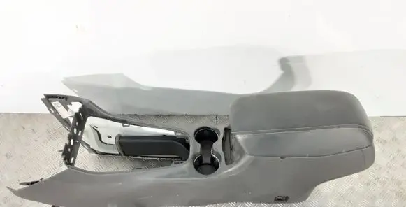 Jeep Cherokee Glove box central console 