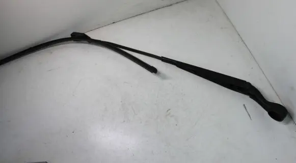 Citroen DS5 Front wiper blade arm 9687292680