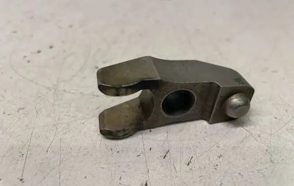 Volkswagen PASSAT B5 Fuel Injector clamp holder