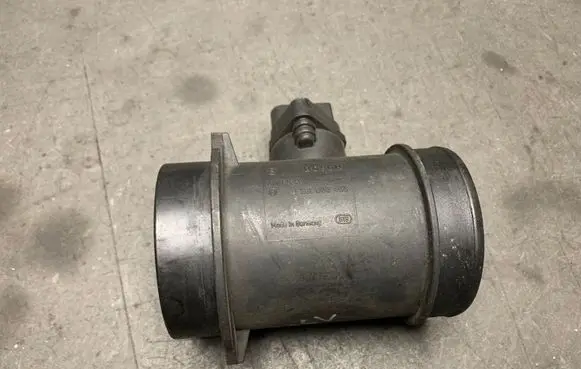 Audi A6 S6 C5 4B Mass air flow meter 0281002403