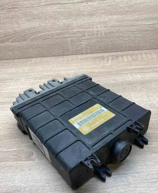 Volkswagen Golf III Engine control unit/module ECU 1H0907311 0261200701