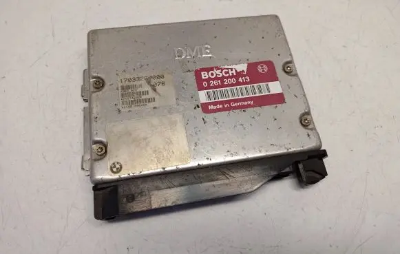 BMW 5 E34 Engine control unit/module 0261200413 12141703326 12141703563
