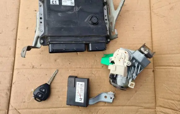 Toyota Auris 150 Engine ECU kit and lock set 89661-12c11