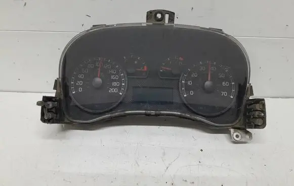 Speedometer (instrument cluster)