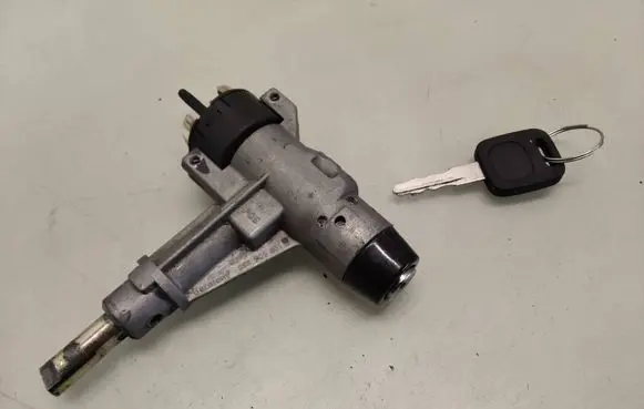 Audi 80 90 B3 Ignition lock 893905851D