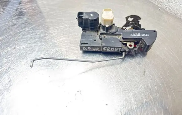 Opel Frontera B Front door lock 16634324