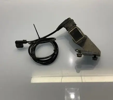 Mercedes-Benz CLS C219 Rear air suspension level height sensor A0105427717 0105427717