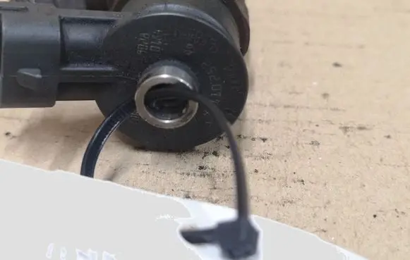 Peugeot 207 Fuel injector 0445110252 20084 965889