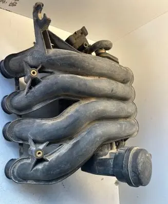 Volkswagen PASSAT B5 Intake manifold 06B133210B