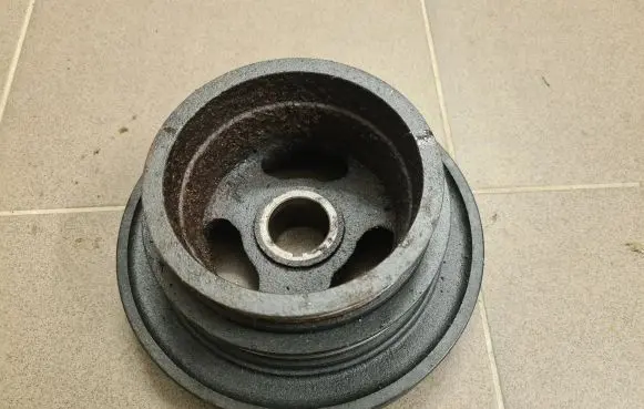 BMW 5 E39 Crankshaft pulley 7513862