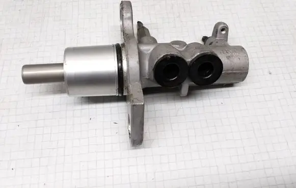 Audi A4 S4 B5 8D Master brake cylinder
