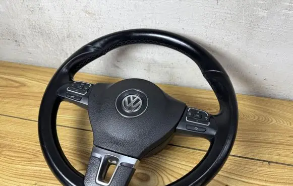 Volkswagen Golf VI Steering wheel 
