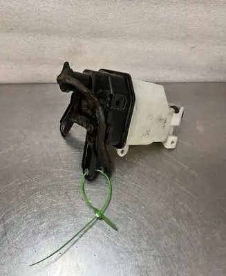 Mazda 3 Coolant expansion tank/reservoir PAF115351