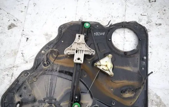 Volkswagen PASSAT B6 Sliding door window regulator with motor 3C4839755