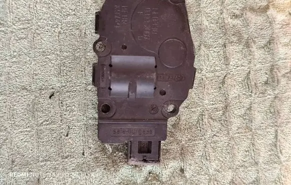 Mercedes-Benz C AMG W204 Air flap motor/actuator EFB330 03112007 K9749